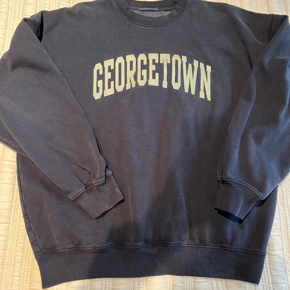 GEORGETOWN NAVY BRANDY MELVILLE CREWNECK